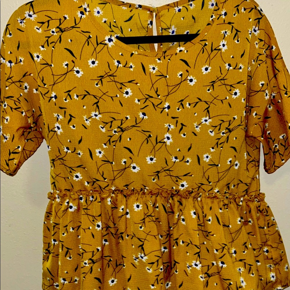 Floral blouse.